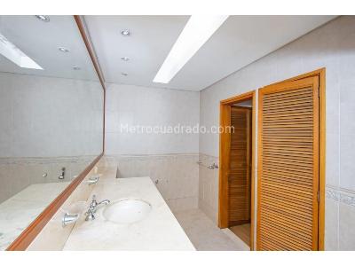 Casa de 5 alcobas en arriendo en La Linde, Medellín, 850 m² · foto 15 de 20