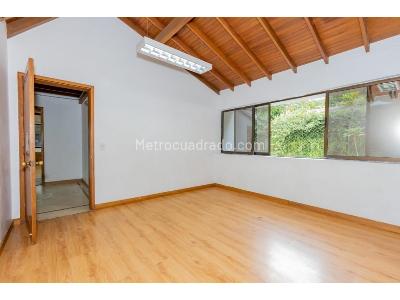 Casa de 5 alcobas en arriendo en La Linde, Medellín, 850 m² · foto 18 de 20