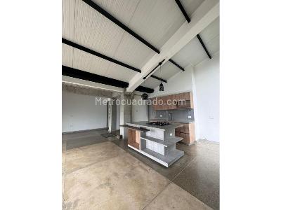 Casa de 4 alcobas en venta en Loma Del Escobero, Medellín, 310 m² · foto 4 de 14