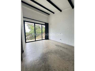 Casa de 4 alcobas en venta en Loma Del Escobero, Medellín, 310 m² · foto 9 de 14