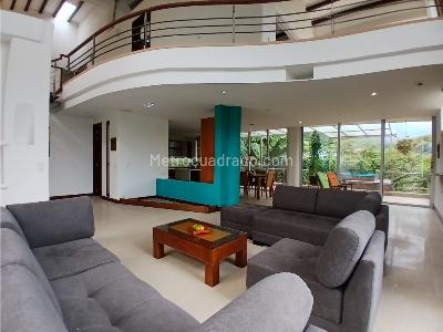 Casa de 3 alcobas en venta en Loma Del Escobero, Medellín, 2000 m² · foto 3 de 20