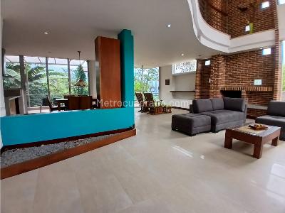 Casa de 3 alcobas en venta en Loma Del Escobero, Medellín, 2000 m² · foto 4 de 20