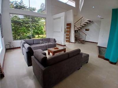 Casa de 3 alcobas en venta en Loma Del Escobero, Medellín, 2000 m² · foto 5 de 20