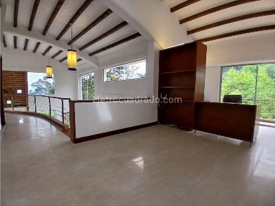 Casa de 3 alcobas en venta en Loma Del Escobero, Medellín, 2000 m² · foto 7 de 20