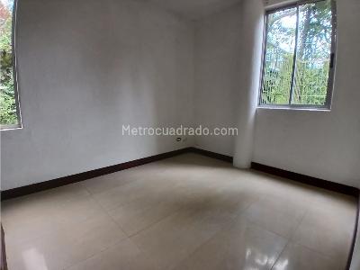 Casa de 3 alcobas en venta en Loma Del Escobero, Medellín, 2000 m² · foto 13 de 20