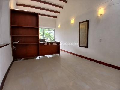 Casa de 3 alcobas en venta en Loma Del Escobero, Medellín, 2000 m² · foto 15 de 20