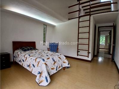 Casa de 3 alcobas en venta en Loma Del Escobero, Medellín, 2000 m² · foto 17 de 20