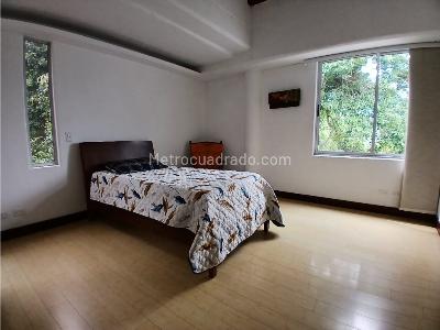 Casa de 3 alcobas en venta en Loma Del Escobero, Medellín, 2000 m² · foto 18 de 20