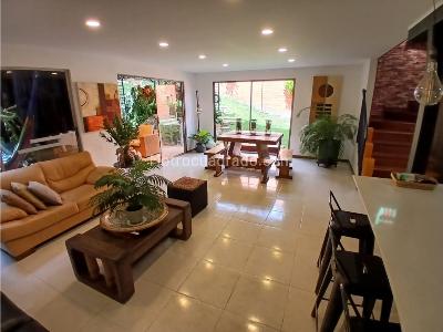 Casa de 4 alcobas en venta en Loma Del Atravesado, Medellín, 300 m² · foto 4 de 20