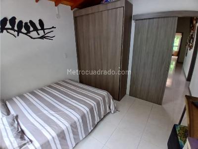 Casa de 4 alcobas en venta en Loma Del Atravesado, Medellín, 300 m² · foto 11 de 20