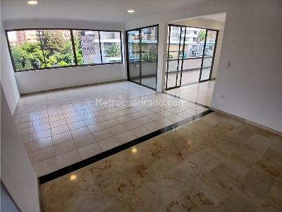 Apartamento de 3 alcobas en venta en Los Parra, Medellín, 250 m² · foto 2 de 18