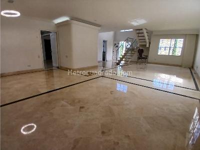 Casa de 4 alcobas en venta en El Tesoro, Medellín, 400 m² · foto 3 de 20