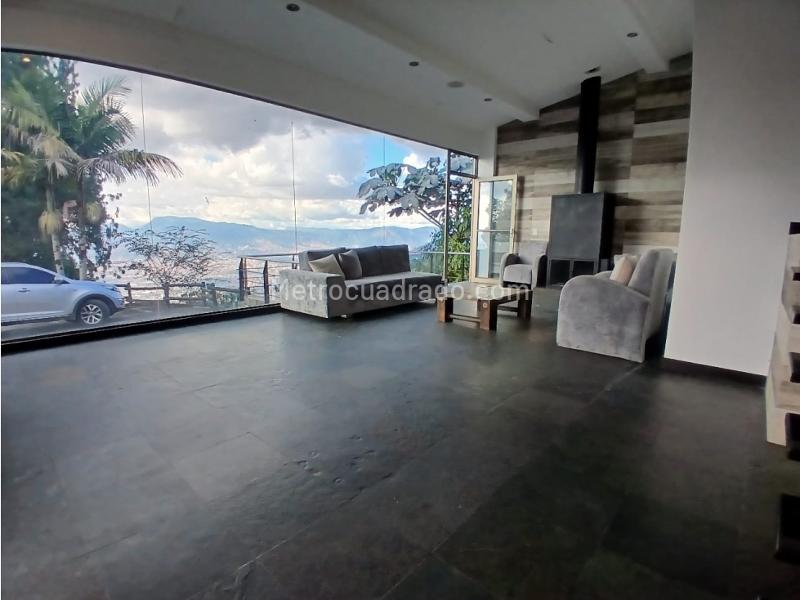 3BR House for Rent in Las Palmas with 5 Baths