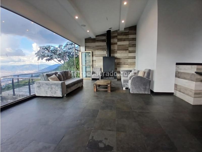 3BR House for Rent in Las Palmas with 5 Baths - 2