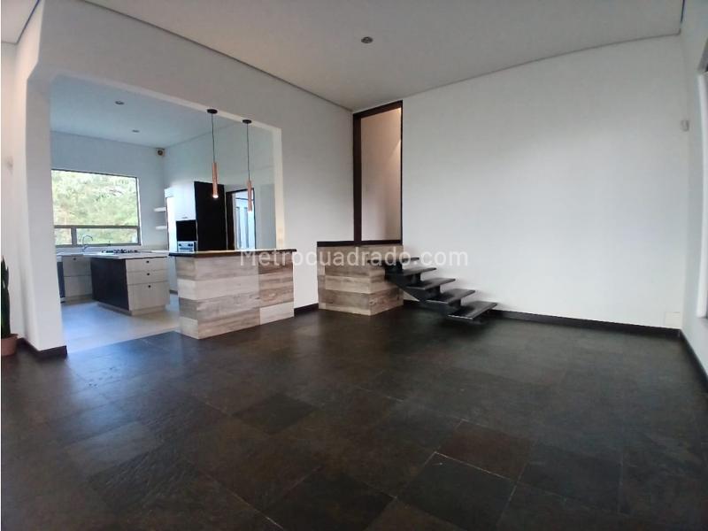 3BR House for Rent in Las Palmas with 5 Baths - 4