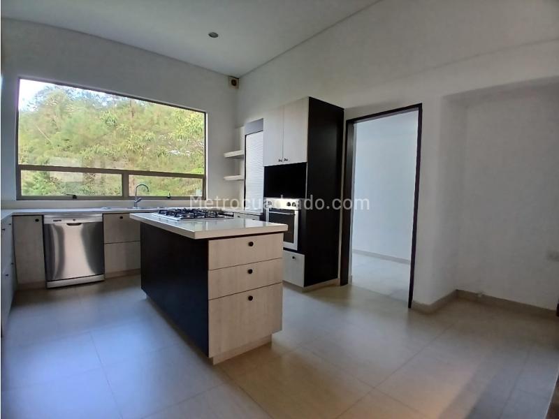 3BR House for Rent in Las Palmas with 5 Baths - 9