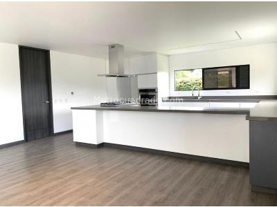 Casa de 5 alcobas en venta en Las Palmas, Medellín, 370 m² · foto 2 de 11