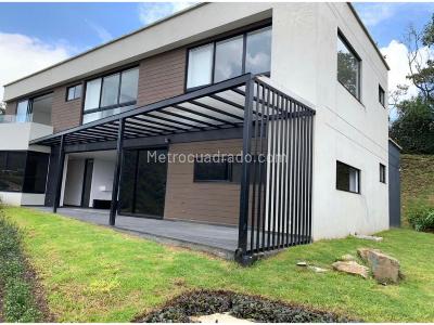 Casa de 5 alcobas en venta en Las Palmas, Medellín, 370 m² · foto 9 de 11