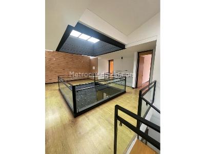 Casa de 4 alcobas en venta en El Atravesado, Medellín, 330 m² · foto 9 de 17