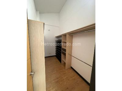 Casa de 4 alcobas en venta en El Atravesado, Medellín, 330 m² · foto 12 de 17