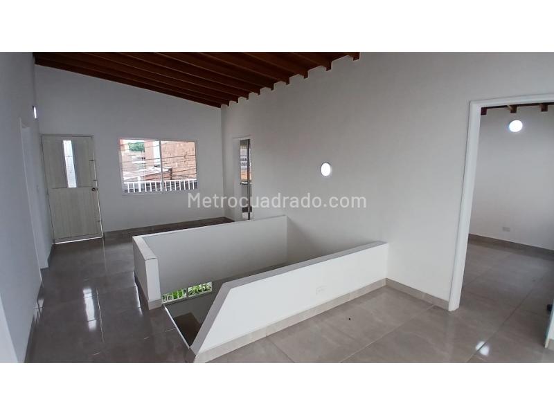 Casa Independiente de 4 Alcobas en La Floresta - 8