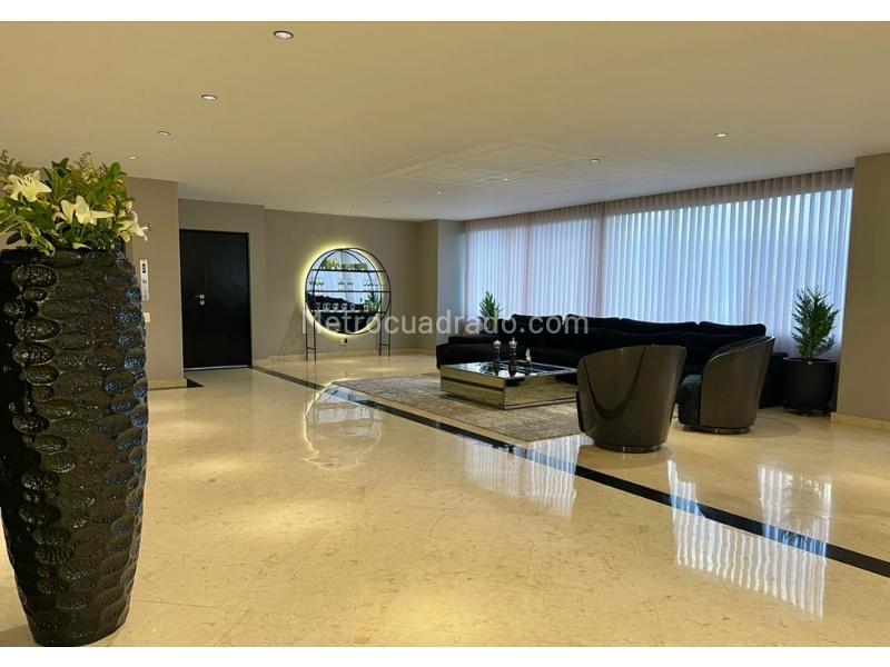 Luxurious 4BR Apartment with Pool in Transversal Inferior - 3