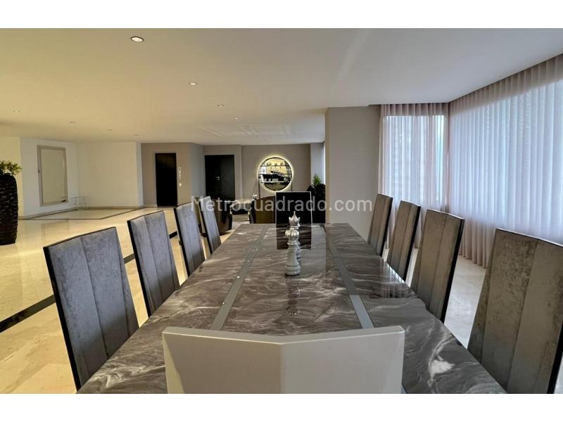 Luxurious 4BR Apartment with Pool in Transversal Inferior - 5