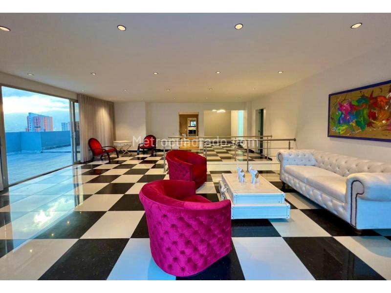 Luxurious 4BR Apartment with Pool in Transversal Inferior - 6