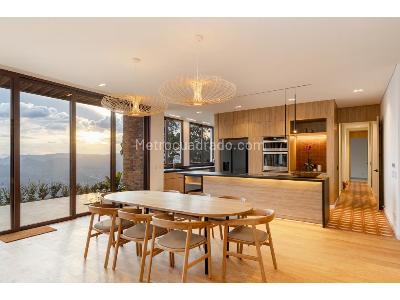 Casa de 4 alcobas en venta en Las Palmas, Medellín, 635 m² · foto 2 de 20