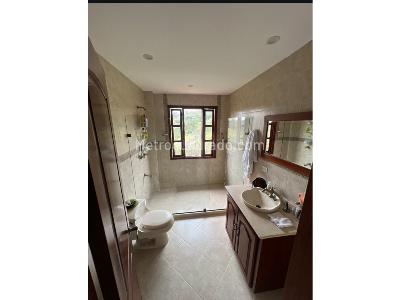 Casa de 4 alcobas en venta en Las Palmas, Medellín, 500 m² · foto 13 de 18