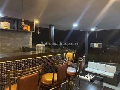 Casa de 4 alcobas en venta en Las Palmas, Medellín, 560 m² · foto 2 de 20