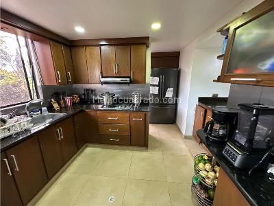 Casa de 4 alcobas en venta en Loma De Las Brujas, Medellín, 275 m² · foto 6 de 18