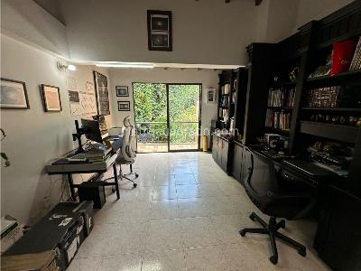 Casa de 4 alcobas en venta en Loma De Las Brujas, Medellín, 275 m² · foto 8 de 18