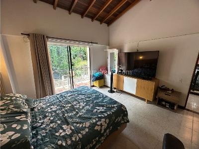 Casa de 4 alcobas en venta en Loma De Las Brujas, Medellín, 275 m² · foto 11 de 18