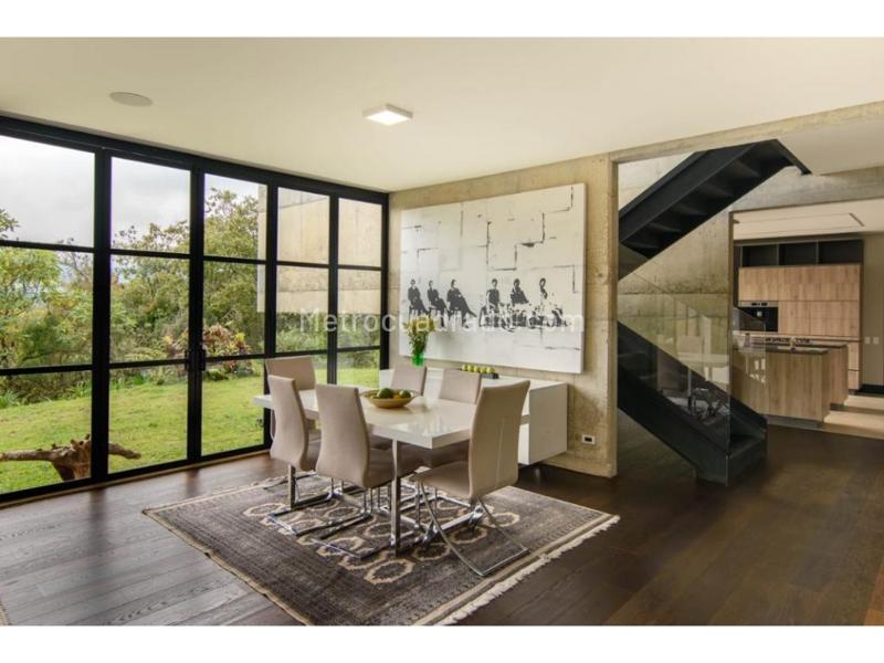 Exclusive 4BR Smart House with 5 Baths in Alto de las Palmas