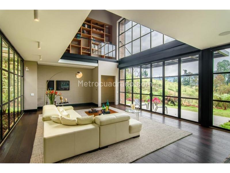 Exclusive 4BR Smart House with 5 Baths in Alto de las Palmas - 3