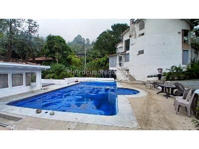 Casa de 4 alcobas en arriendo en Loma Del Chocho, Medellín, 1500 m² · foto 17 de 20