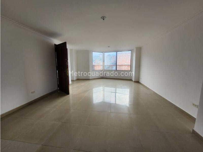 Spacious 3BR Apartment Near Amenities in El Nogal