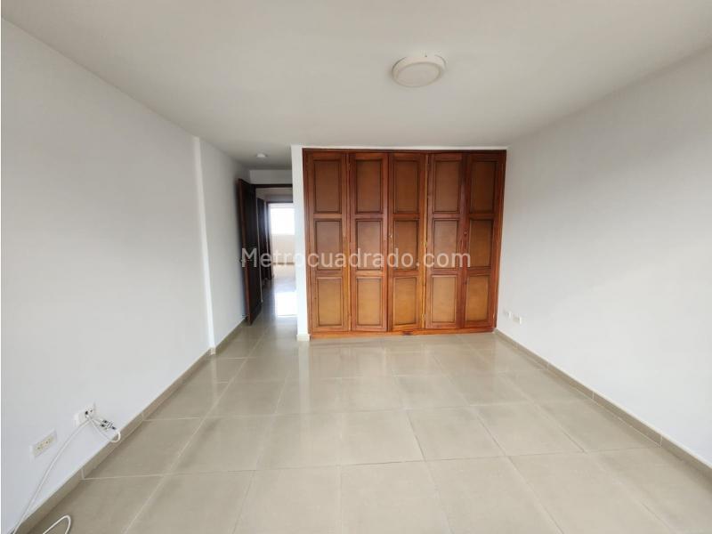 Spacious 3BR Apartment Near Amenities in El Nogal - 4