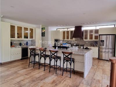 Casa de 4 alcobas en venta en Alto De Las Palmas, Medellín, 563 m² · foto 6 de 20