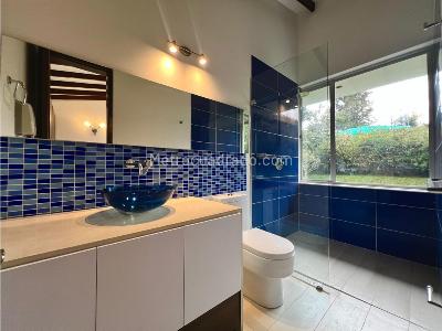 Casa de 4 alcobas en venta en Loma Del Escobero, Medellín, 2000 m² · foto 12 de 14