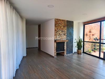 Casa de 5 alcobas en venta en Loma Del Escobero, Medellín, 1000 m² · foto 2 de 14