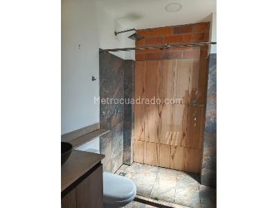 Casa de 5 alcobas en venta en Loma Del Escobero, Medellín, 1000 m² · foto 5 de 14