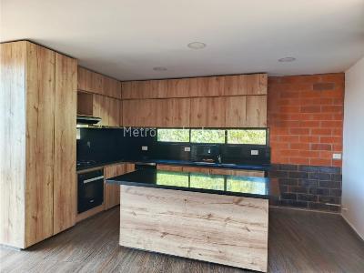 Casa de 5 alcobas en venta en Loma Del Escobero, Medellín, 1000 m² · foto 9 de 14