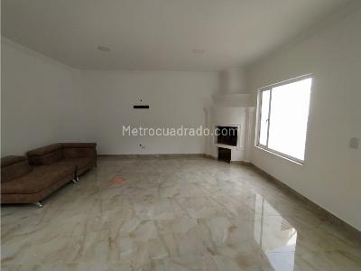 Casa de 5 alcobas en venta en Loma Del Escobero, Medellín, 1800 m² · foto 3 de 17