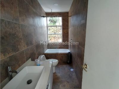 Casa de 5 alcobas en venta en Loma Del Escobero, Medellín, 1800 m² · foto 8 de 17