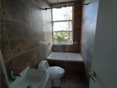 Casa de 5 alcobas en venta en Loma Del Escobero, Medellín, 1800 m² · foto 10 de 17