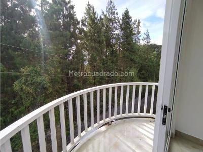 Casa de 5 alcobas en venta en Loma Del Escobero, Medellín, 1800 m² · foto 11 de 17