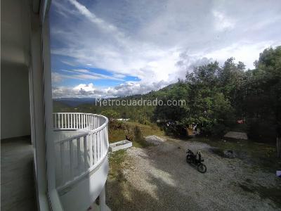Casa de 5 alcobas en venta en Loma Del Escobero, Medellín, 1800 m² · foto 12 de 17