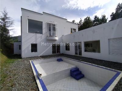 Casa de 5 alcobas en venta en Loma Del Escobero, Medellín, 1800 m² · foto 16 de 17